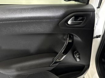 PEUGEOT 208 1.2 PureTech Signature Euro 6 (s/s) 5dr