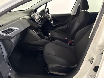 PEUGEOT 208 1.2 PureTech Signature Euro 6 (s/s) 5dr