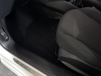 PEUGEOT 208 1.2 PureTech Signature Euro 6 (s/s) 5dr