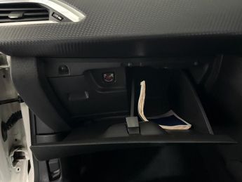 PEUGEOT 208 1.2 PureTech Signature Euro 6 (s/s) 5dr