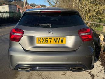 MERCEDES-BENZ A CLASS 1.5 A180d AMG Line PREMIUM