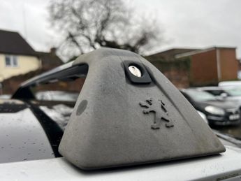 PEUGEOT 5008 2.0 HDi Allure