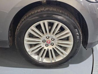 JAGUAR F-PACE 2.0 D180 Portfolio Auto AWD Euro 6 (s/s) 5dr