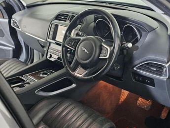 JAGUAR F-PACE 2.0 D180 Portfolio Auto AWD Euro 6 (s/s) 5dr