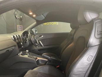 AUDI TT 2.0 TFSI Black Edition