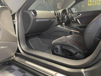 AUDI TT 2.0 TFSI Black Edition