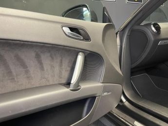 AUDI TT 2.0 TFSI Black Edition