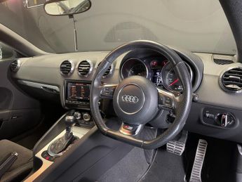 AUDI TT 2.0 TFSI Black Edition