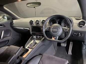 AUDI TT 2.0 TFSI Black Edition