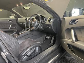 AUDI TT 2.0 TFSI Black Edition