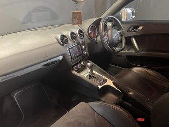 AUDI TT 2.0 TFSI Black Edition