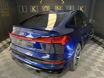 AUDI E-TRON 50 Black Edition