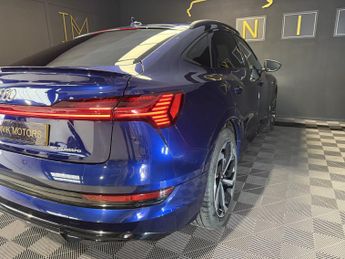 AUDI E-TRON 50 Black Edition