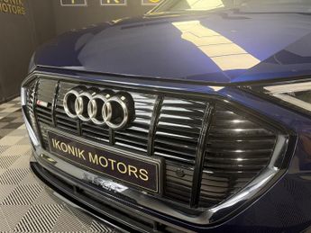 AUDI E-TRON 50 Black Edition