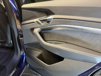 AUDI E-TRON 50 Black Edition