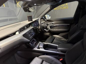 AUDI E-TRON 50 Black Edition