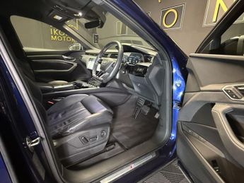 AUDI E-TRON 50 Black Edition