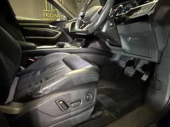 AUDI E-TRON 50 Black Edition