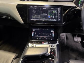 AUDI E-TRON 50 Black Edition