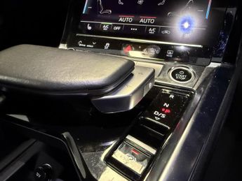 AUDI E-TRON 50 Black Edition