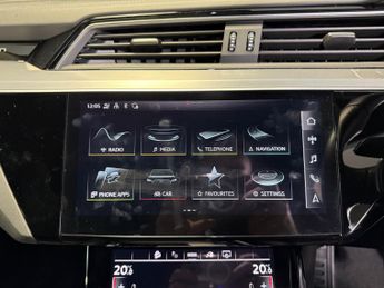 AUDI E-TRON 50 Black Edition