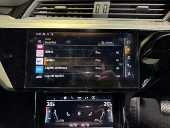 AUDI E-TRON 50 Black Edition