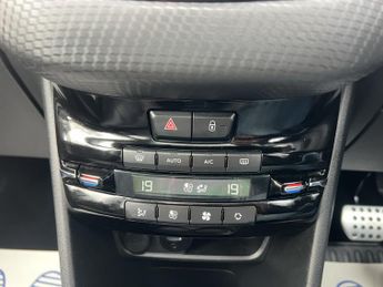 PEUGEOT 2008 1.2 PureTech GT Line