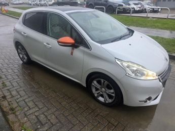Peugeot 208 1.2 VTi PureTech Roland Garros