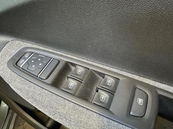 RENAULT ZOE R110 52kWh Iconic Auto 5dr (i, Rapid Charge)