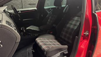 VOLKSWAGEN GOLF 2.0 TSI BlueMotion Tech GTI