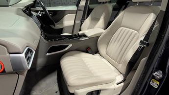 JAGUAR F-PACE 2.0 D180 Portfolio