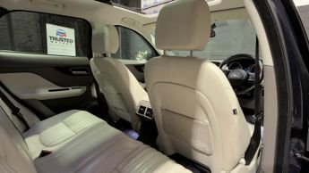 JAGUAR F-PACE 2.0 D180 Portfolio