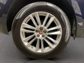 JAGUAR F-PACE 2.0 D180 Portfolio
