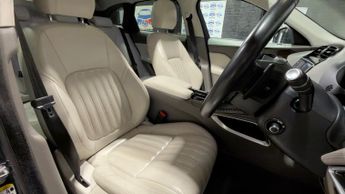 JAGUAR F-PACE 2.0 D180 Portfolio