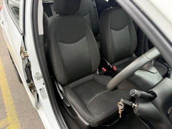 VAUXHALL VIVA 1.0i SE Euro 6 5dr (a/c)