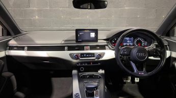 AUDI A4 2.0 TDI S line