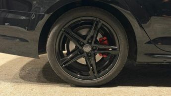 AUDI A4 2.0 TDI S line