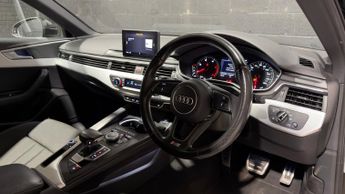 AUDI A4 2.0 TDI S line