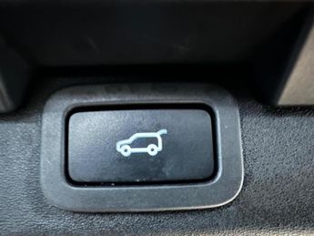 LAND ROVER DISCOVERY 3.0 SD V6 HSE Luxury Auto 4WD Euro 6 (s/s) 5dr