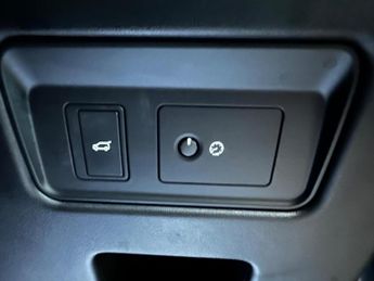 LAND ROVER DISCOVERY 3.0 SD V6 HSE Luxury Auto 4WD Euro 6 (s/s) 5dr