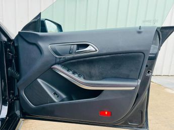 MERCEDES-BENZ CLA 2.1 CLA220d AMG Line Night Edition Coupe 7G-DCT Euro 6 (s/s) 4dr