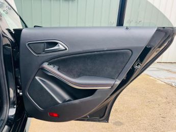 MERCEDES-BENZ CLA 2.1 CLA220d AMG Line Night Edition Coupe 7G-DCT Euro 6 (s/s) 4dr