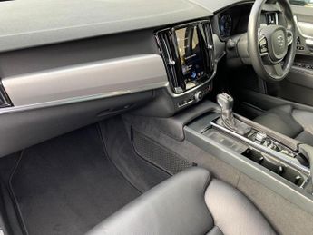 VOLVO V90 2.0 D4 Momentum Plus Auto Euro 6 (s/s) 5dr