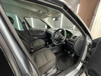 SKODA ROOMSTER 1.6 TDI Scout Euro 5 5dr