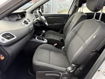 RENAULT GRAND SCENIC 1.5 dCi Dynamique