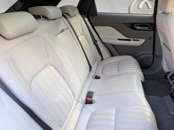 JAGUAR F-PACE 2.0 D180 Portfolio Auto AWD Euro 6 (s/s) 5dr