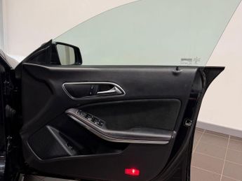 MERCEDES-BENZ CLA 2.1 CLA220d AMG Line Coupe 7G-DCT Euro 6 (s/s) 4dr