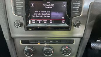 VOLKSWAGEN GOLF 1.2 TSI BlueMotion Tech S