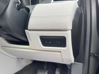 LAND ROVER DISCOVERY SPORT 2.0 TD4 180 HSE Black 5dr Auto