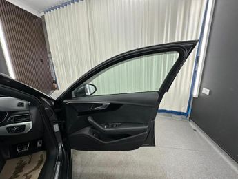 AUDI A4 2.0 TDI ultra S line S Tronic Euro 6 (s/s) 4dr